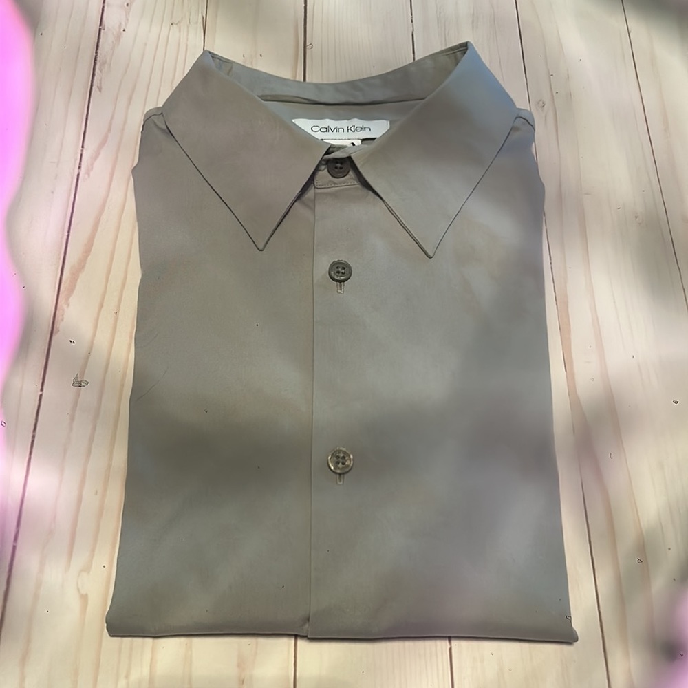 Calvin Klein. Size M - Picture 15 of 16
